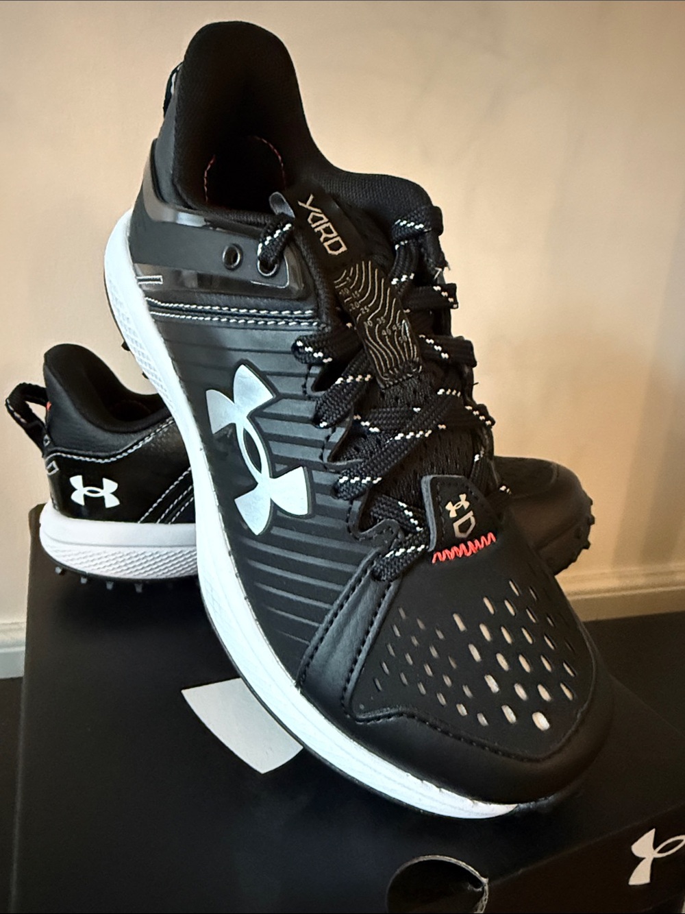 Under Armour Youth Baseball Black & White Yard Turf Jr.